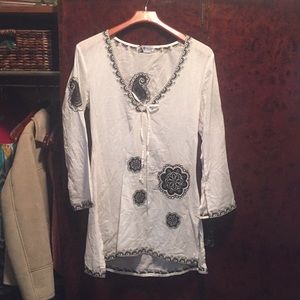 Mud pie black and white blouse